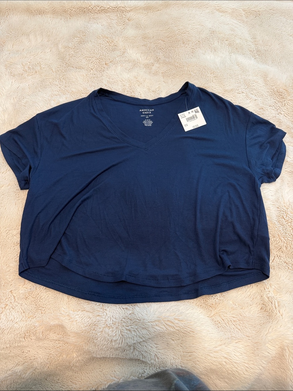 American Eagle Outfitters Navy Ribbed V‑Neck Cropped Tee